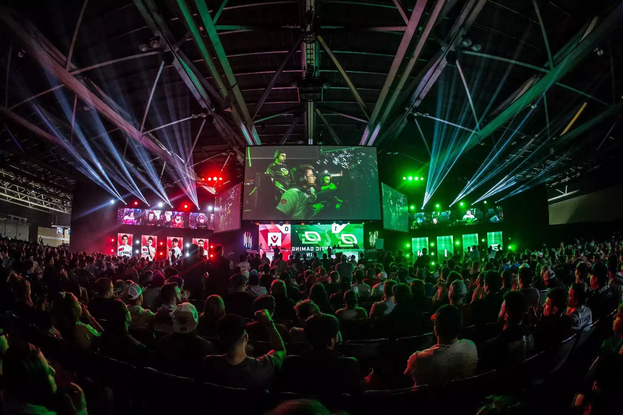 crowds of people sitting watching OpTic Vs Quadrants play on the main stage